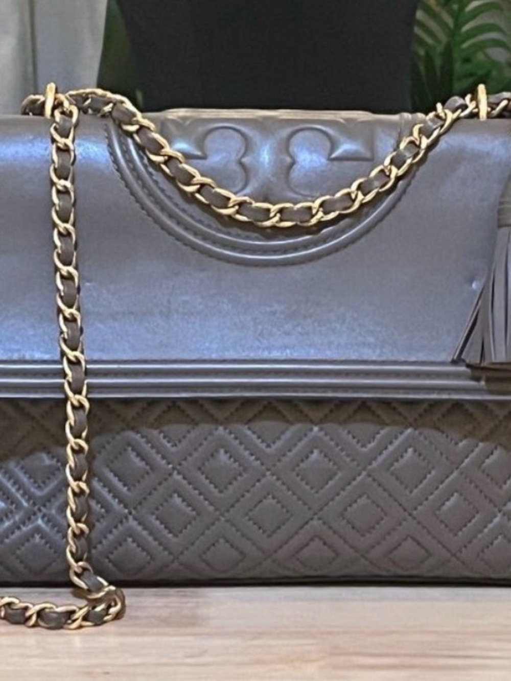 ♦️♦️ AUTHENTIC TORY BURCH QUILTED TAUPE/GREY FLEMING HANDBAG ♦️♦️ - Picture 2 of 11